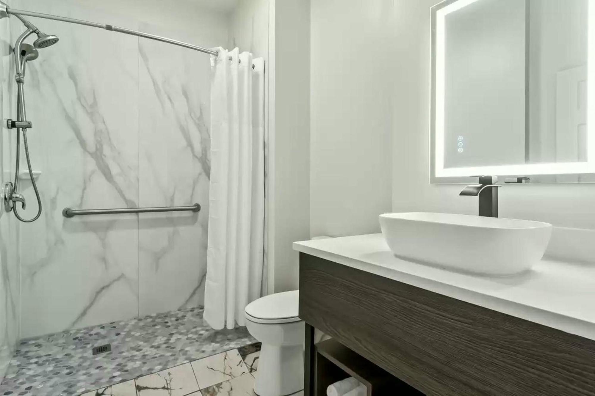 Quality Inn & Suites Columbia Harbison Esterno foto